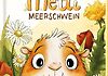 Ein Meerschweinchen sitzt im Gras und schaut neugierig aus der Wiese